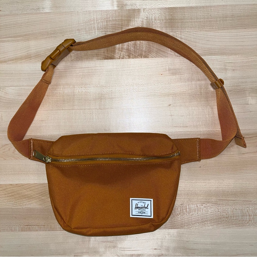 Herschel fifteen fanny pack, like new!